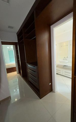 Apartamento à venda com 212m², 3 quartos e 4 vagas Apartamento à venda com 212m², 3 quartos e 4 vagasQuarto