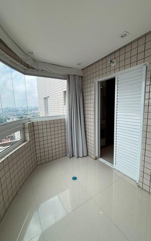 Apartamento à venda com 212m², 3 quartos e 4 vagas Apartamento à venda com 212m², 3 quartos e 4 vagasVaranda