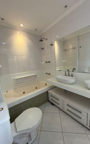 Apartamento à venda com 212m², 3 quartos e 4 vagas Apartamento à venda com 212m², 3 quartos e 4 vagasBanheiro