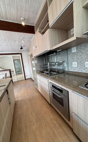 Apartamento à venda com 212m², 3 quartos e 4 vagas Apartamento à venda com 212m², 3 quartos e 4 vagasCozinha