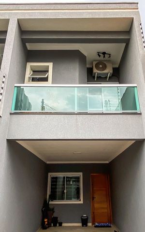 Casa à venda com 126m², 3 quartos e 2 vagas Casa à venda com 126m², 3 quartos e 2 vagasFachada