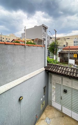 Casa à venda com 126m², 3 quartos e 2 vagas Casa à venda com 126m², 3 quartos e 2 vagasVaranda