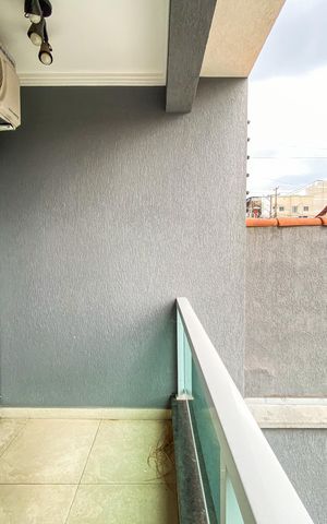Casa à venda com 126m², 3 quartos e 2 vagas Casa à venda com 126m², 3 quartos e 2 vagasVaranda