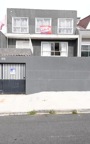 Casa à venda com 240m², 4 quartos e 2 vagasFachada
