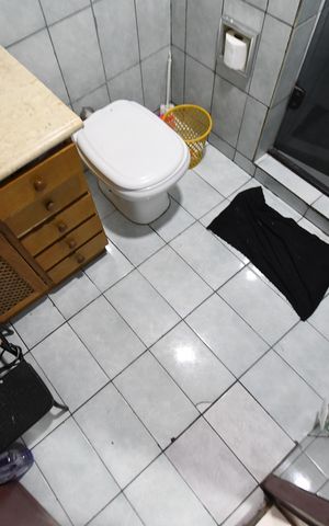 Casa à venda com 240m², 4 quartos e 2 vagasBanheiro 2