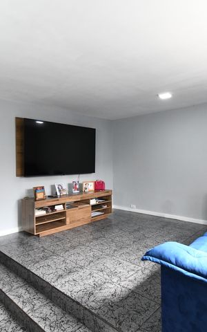 Casa à venda com 240m², 4 quartos e 2 vagasSala