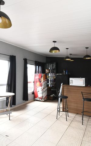 Casa à venda com 240m², 4 quartos e 2 vagasSalão de Festas