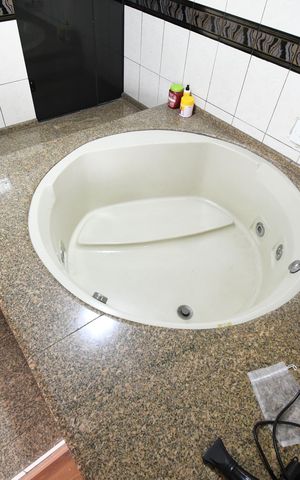 Casa à venda com 240m², 4 quartos e 2 vagasBanheiro da Suíte