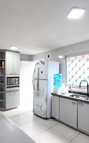 Casa à venda com 240m², 4 quartos e 2 vagasCozinha