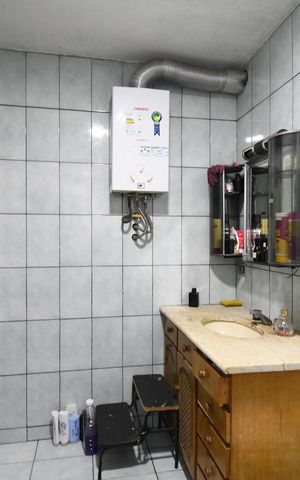 Casa à venda com 240m², 4 quartos e 2 vagasBanheiro 2