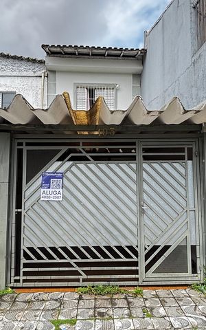 Casa para alugar com 105m², 2 quartos e 1 vaga Casa para alugar com 105m², 2 quartos e 1 vagaFachada