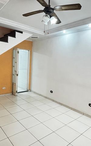 Casa para alugar com 105m², 2 quartos e 1 vaga Casa para alugar com 105m², 2 quartos e 1 vagaSala