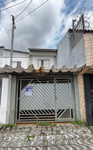 Casa para alugar com 105m², 2 quartos e 1 vaga Casa para alugar com 105m², 2 quartos e 1 vagaFachada