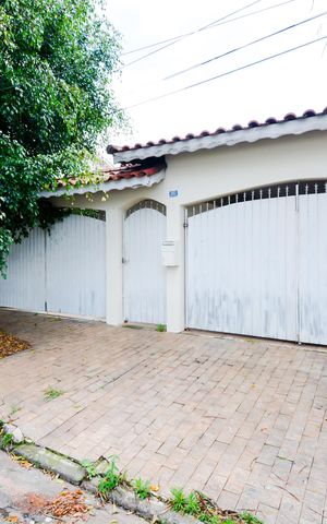 Casa para alugar com 170m², 3 quartos e 3 vagasFachada