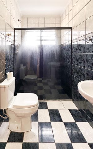 Casa para alugar com 120m², 2 quartos e 2 vagas Casa para alugar com 120m², 2 quartos e 2 vagasBanheiro Social