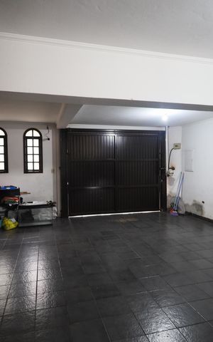 Casa à venda com 325m², 6 quartos e 4 vagasGaragem