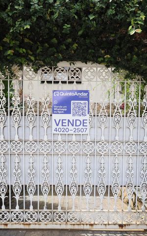 Casa à venda com 325m², 6 quartos e 4 vagasFachada