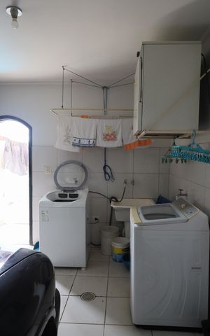 Casa à venda com 325m², 6 quartos e 4 vagasÁrea de Serviço