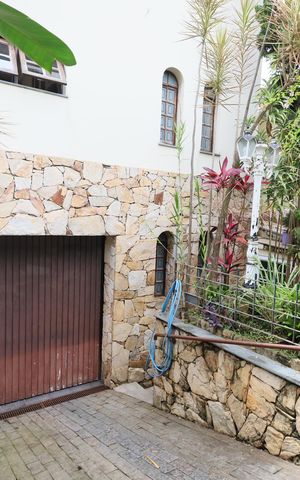 Casa à venda com 325m², 6 quartos e 4 vagasGaragem