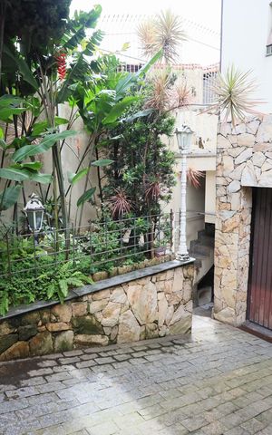 Casa à venda com 325m², 6 quartos e 4 vagasGaragem