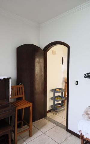 Casa à venda com 325m², 6 quartos e 4 vagasQuarto 5