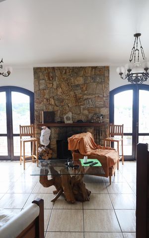 Casa à venda com 325m², 6 quartos e 4 vagasSala