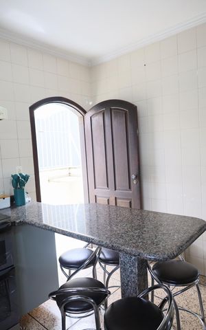 Casa à venda com 325m², 6 quartos e 4 vagasCozinha