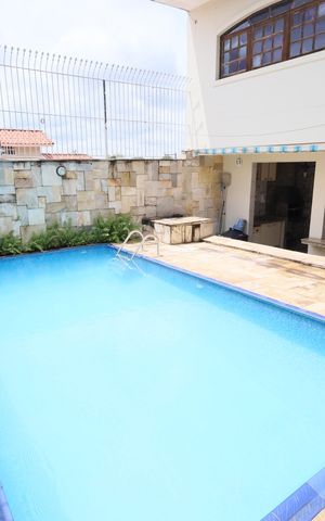 Casa à venda com 325m², 6 quartos e 4 vagasPiscina