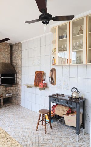 Casa à venda com 325m², 6 quartos e 4 vagasChurrasqueira