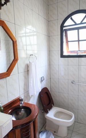 Casa à venda com 325m², 6 quartos e 4 vagasLavabo
