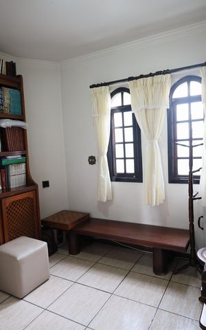 Casa à venda com 325m², 6 quartos e 4 vagasQuarto 5