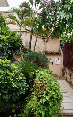 Casa à venda com 442m², 7 quartos e 2 vagas Casa à venda com 442m², 7 quartos e 2 vagasJardim de Entrada (Casa 1)