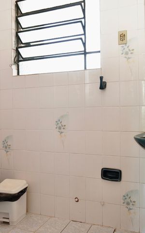 Casa à venda com 442m², 7 quartos e 2 vagas Casa à venda com 442m², 7 quartos e 2 vagasBanheiro Social 4 (Casa 2)