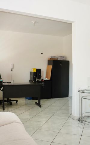 Casa à venda com 442m², 7 quartos e 2 vagas Casa à venda com 442m², 7 quartos e 2 vagasSala 3 (Casa 2)