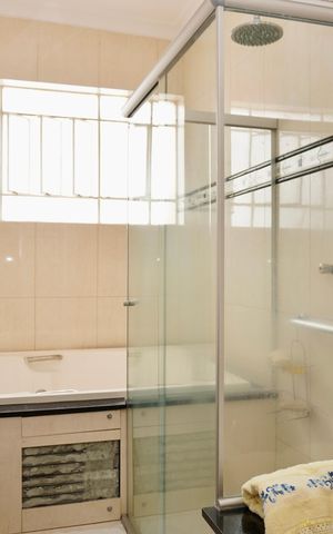 Casa à venda com 442m², 7 quartos e 2 vagas Casa à venda com 442m², 7 quartos e 2 vagasBanheiro Social 2 (Casa 1)