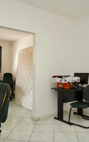 Casa à venda com 442m², 7 quartos e 2 vagas Casa à venda com 442m², 7 quartos e 2 vagasQuarto 4 (Casa 2)
