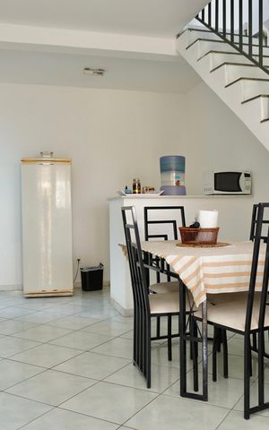 Casa à venda com 442m², 7 quartos e 2 vagas Casa à venda com 442m², 7 quartos e 2 vagasCozinha e Área de Serviço (Casa 2)