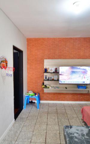 Casa à venda com 100m², 2 quartos e 2 vagasSala