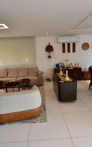 Casa de condomínio à venda com 336m², 4 quartos e 2 vagasSala