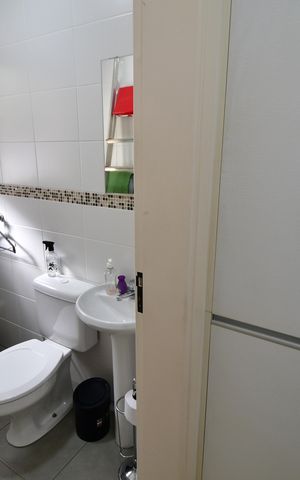 Casa de condomínio à venda com 336m², 4 quartos e 2 vagasBanheiro de serviço