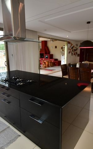 Casa de condomínio à venda com 336m², 4 quartos e 2 vagasCozinha