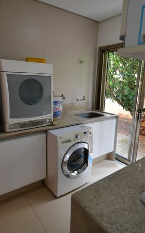 Casa de condomínio à venda com 336m², 4 quartos e 2 vagasÁrea de Serviço
