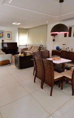 Casa de condomínio à venda com 336m², 4 quartos e 2 vagasSala