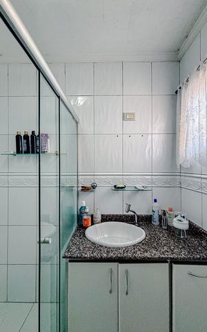 Casa de condomínio à venda com 250m², 3 quartos e 4 vagasBanheiro da Suíte