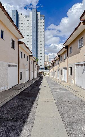 Casa de condomínio à venda com 250m², 3 quartos e 4 vagasÁrea comum