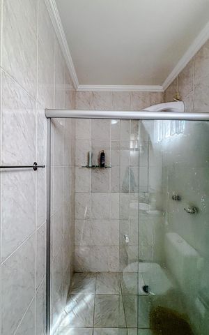 Casa de condomínio à venda com 250m², 3 quartos e 4 vagasBanheiro