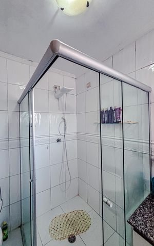 Casa de condomínio à venda com 250m², 3 quartos e 4 vagasBanheiro da Suíte