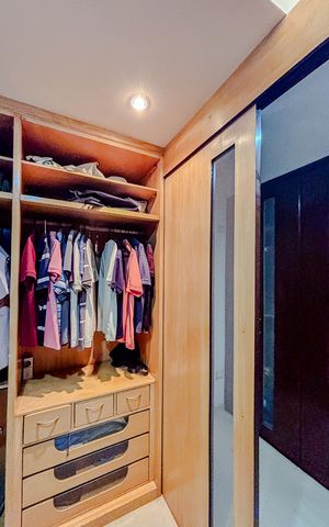 Casa de condomínio à venda com 250m², 3 quartos e 4 vagasCloset da suíte