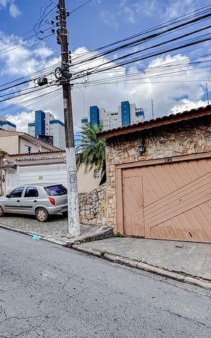 Casa de condomínio à venda com 250m², 3 quartos e 4 vagasFachada com Placa