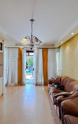 Casa de condomínio à venda com 250m², 3 quartos e 4 vagasSala